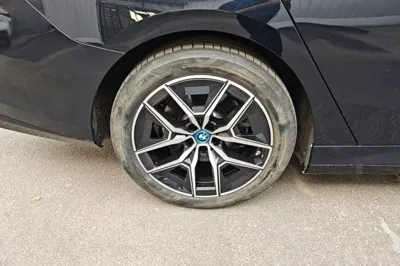 BMW i5 2024, 23700 км, за 38520 USD - фото 11