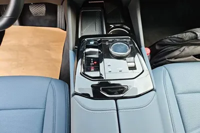 BMW i5 2024, 23700 км, за 38520 USD - фото 16