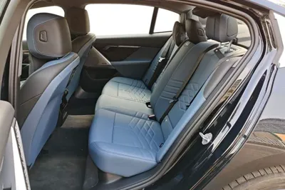 BMW i5 2024, 23700 км, за 38520 USD - фото 20