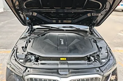 BMW i5 2024, 23700 км, за 38520 USD - фото 24