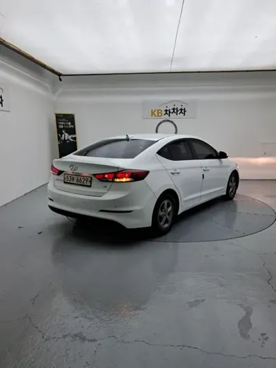 Hyundai Avante 2018, 187179 км, за 4680.49 USD