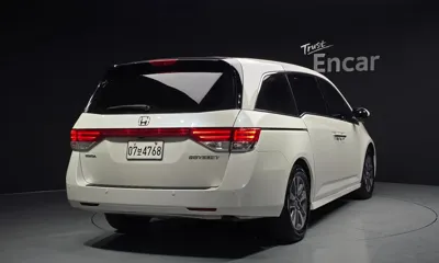 Honda Odyssey 2015, 126011 км, за 6953.64 USD