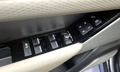 Land Rover Range Rover Velar 2018, 93871 км, за 19377.29 USD - фото 14