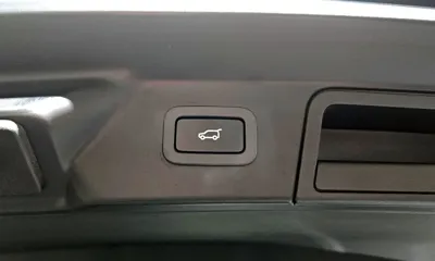 Land Rover Range Rover Velar 2018, 93871 км, за 19377.29 USD - фото 18