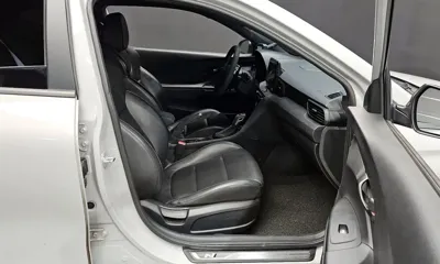 Hyundai Veloster 2021, 113727 км, за 12026.26 USD - фото 26