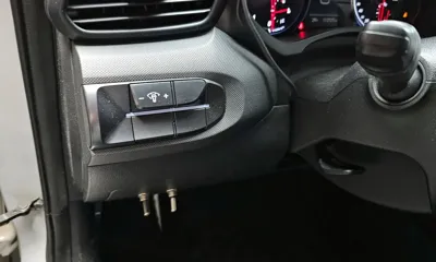 Hyundai Veloster 2021, 113727 км, за 12026.26 USD - фото 28