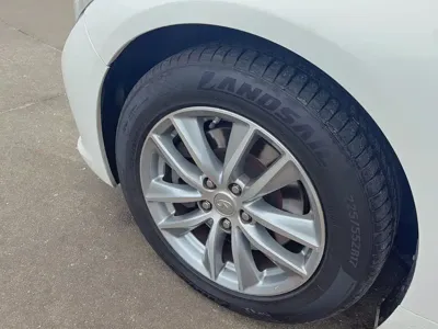 Infiniti Q50 2014, 148000 км, за 4249.7 USD