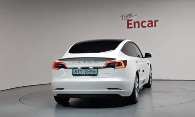 Tesla Model 3 2021, 104698 км, за 19627.15 USD