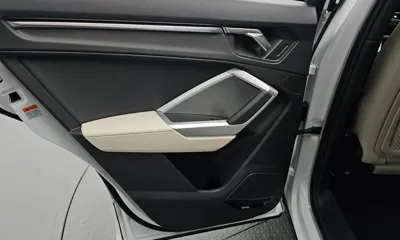 Audi Q3 2025, 5654 км, за 37088.09 USD - фото 25