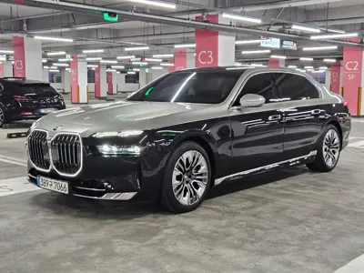 BMW 7-Series · 2023 год
