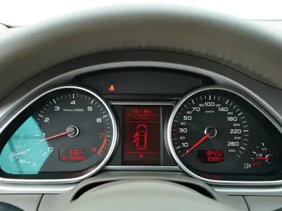 Audi Q7 2010, 92000 км, за 11741.97 USD
