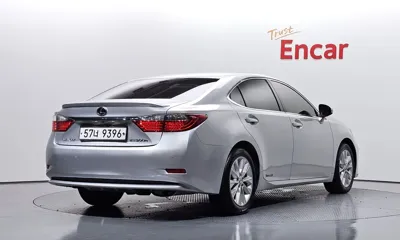 Lexus ES 2013, 137705 км, за 9446.26 USD