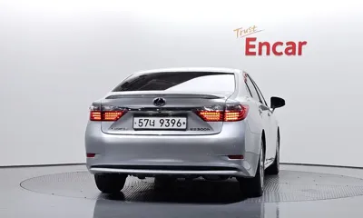 Lexus ES 2013, 137705 км, за 9446.26 USD