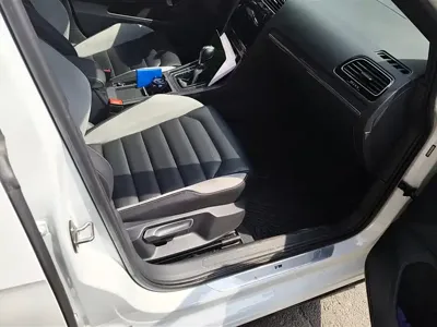 Volkswagen Golf 2020, 45800 км, за 11477.12 USD - фото 8