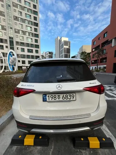 Mercedes-Benz GLE-Class 2023, 42500 км, за 43700.45 USD - фото 6
