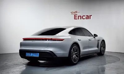 Porsche Taycan 2022, 34865 км, за 61116.61 USD