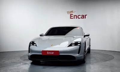 Porsche Taycan 2022, 34865 км, за 61116.61 USD