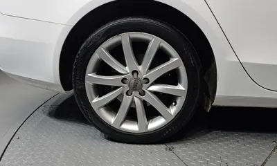 Audi A4 2013, 212083 км, за 2925.31 USD