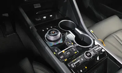 Kia K5 2023, 2012 км, за 18501.64 USD - фото 9
