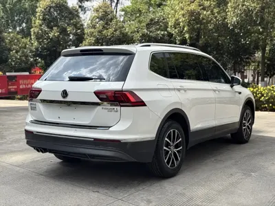 Volkswagen Tiguan L 2018, 94700 км, за 10299.63 USD - фото 20