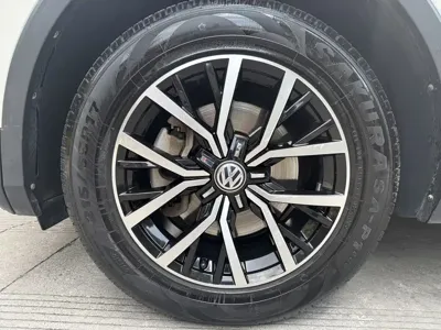 Volkswagen Tiguan L 2018, 94700 км, за 10299.63 USD - фото 21