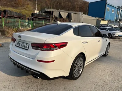 Kia K5 2019, 79056 км, за 8402.26 USD