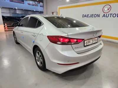Hyundai Avante 2018, 36238 км, за 7345.77 USD