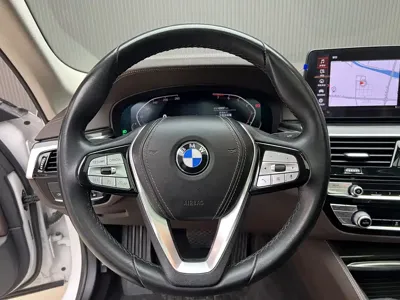 BMW 5 Series 2022, 62000 км, за 30367.52 USD