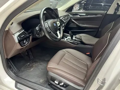 BMW 5 Series 2022, 62000 км, за 30367.52 USD - фото 6