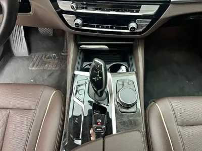 BMW 5 Series 2022, 62000 км, за 30367.52 USD - фото 9