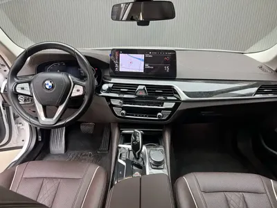 BMW 5 Series 2022, 62000 км, за 30367.52 USD - фото 12