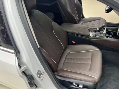 BMW 5 Series 2022, 62000 км, за 30367.52 USD - фото 21