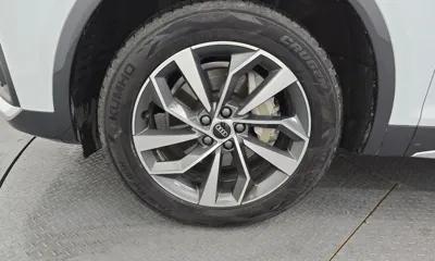 Audi Q5 2022, 34120 км, за 29005.61 USD