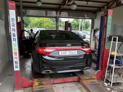 Hyundai Grandeur 2015, 234562 км, за 3122.56 USD
