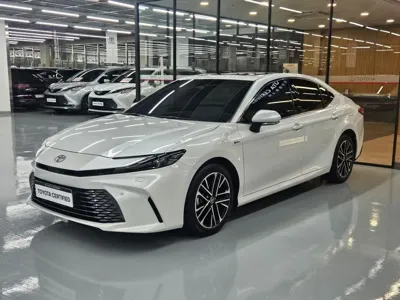 Toyota Camry · 2025 год