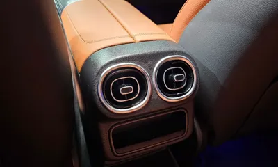 Mercedes-Benz GLC-Class 2024, 34357 км, за 41609.67 USD - фото 28