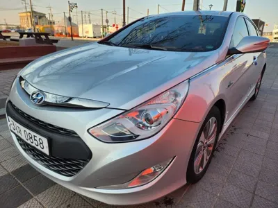 Hyundai Sonata 2014, 190000 км, за 1916.09 USD