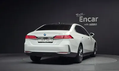 BMW 5-Series 2024, 41424 км, за 29628.17 USD