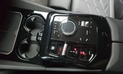 BMW 5-Series 2024, 41424 км, за 29578.1 USD - фото 9