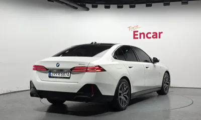 BMW 5-Series 2025, 5463 км, за 44004.44 USD - фото 2