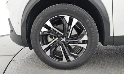 Peugeot 2008 2023, 28371 км, за 18051.73 USD