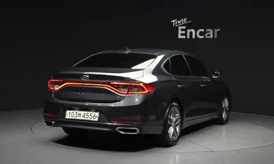 Hyundai Grandeur 2018, 114118 км, за 8923.86 USD