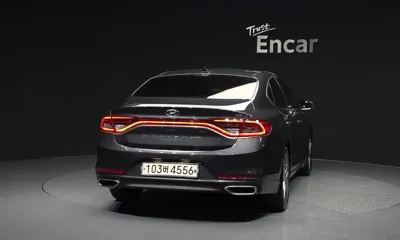 Hyundai Grandeur 2018, 114118 км, за 8923.86 USD