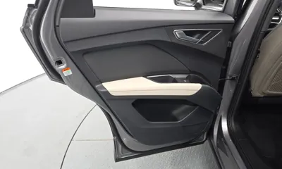 Audi Q4 e-tron 2025, 9936 км, за 32721.86 USD - фото 25
