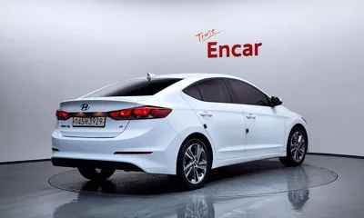 Hyundai Avante 2018, 56115 км, за 7264.68 USD