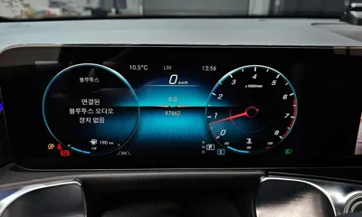 Mercedes-Benz GLB-Class 2021, 97462 км, за 18051.73 USD - фото 8
