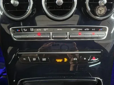 Mercedes-Benz GLC-Class 2020, 72885 км, за 21162.98 USD - фото 9