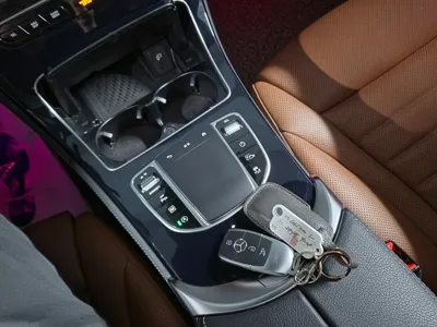 Mercedes-Benz GLC-Class 2020, 72885 км, за 21162.98 USD - фото 10