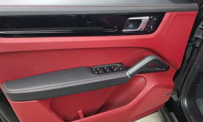 Porsche Cayenne 2023, 34220 км, за 60824.93 USD - фото 24