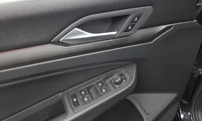 Volkswagen Golf 2022, 51677 км, за 21368.09 USD - фото 27